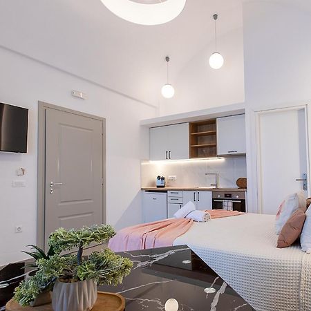 Santorini Villatzio Suites Мессария Экстерьер фото