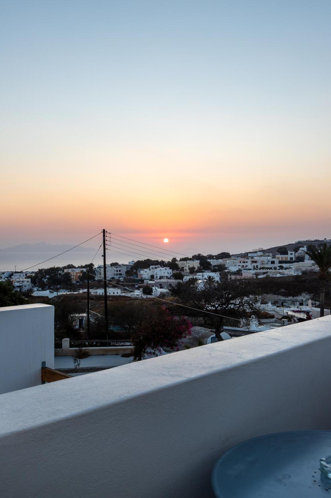 Santorini Villatzio Suites Мессария Экстерьер фото