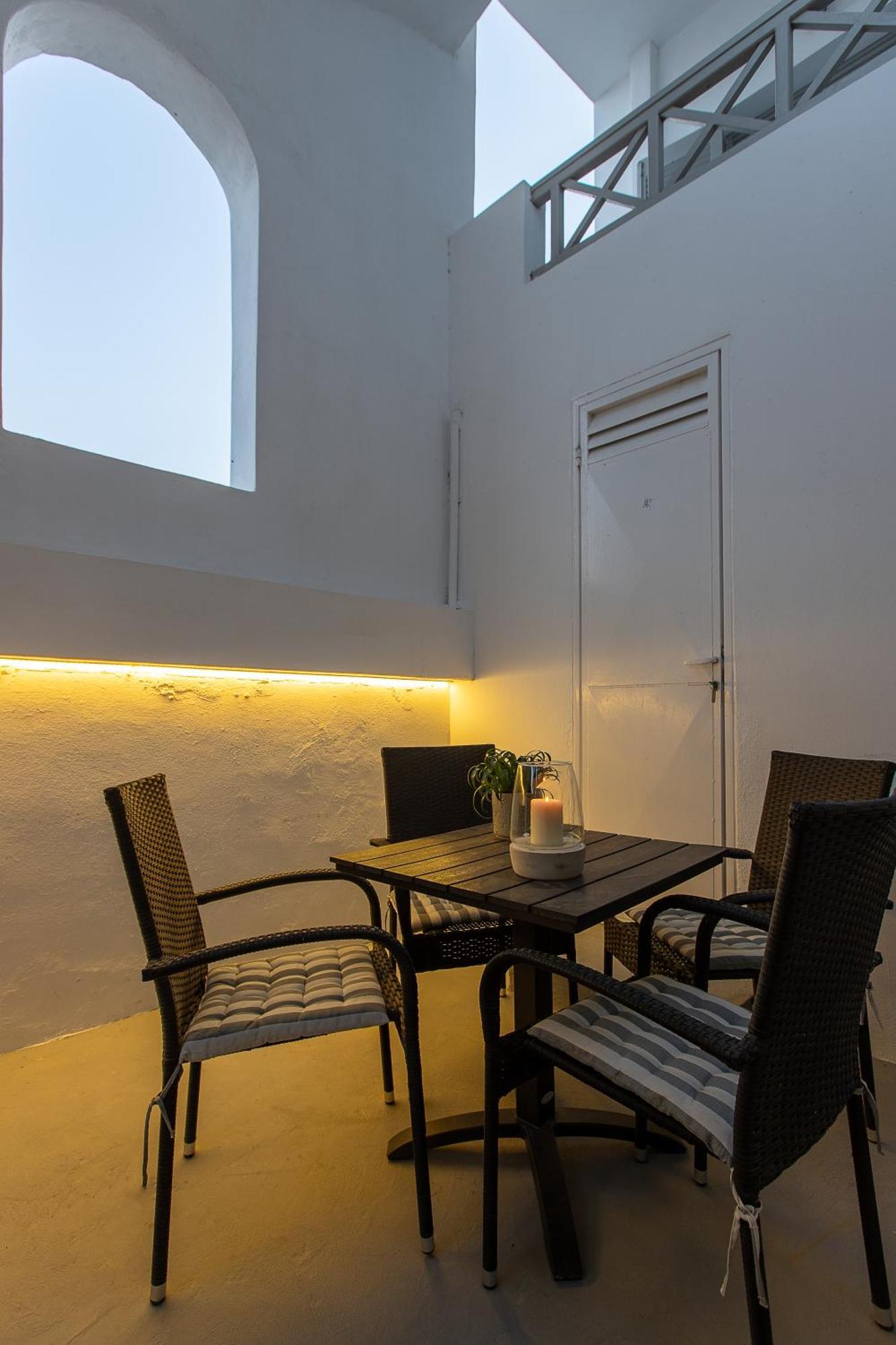Santorini Villatzio Suites Мессария Экстерьер фото