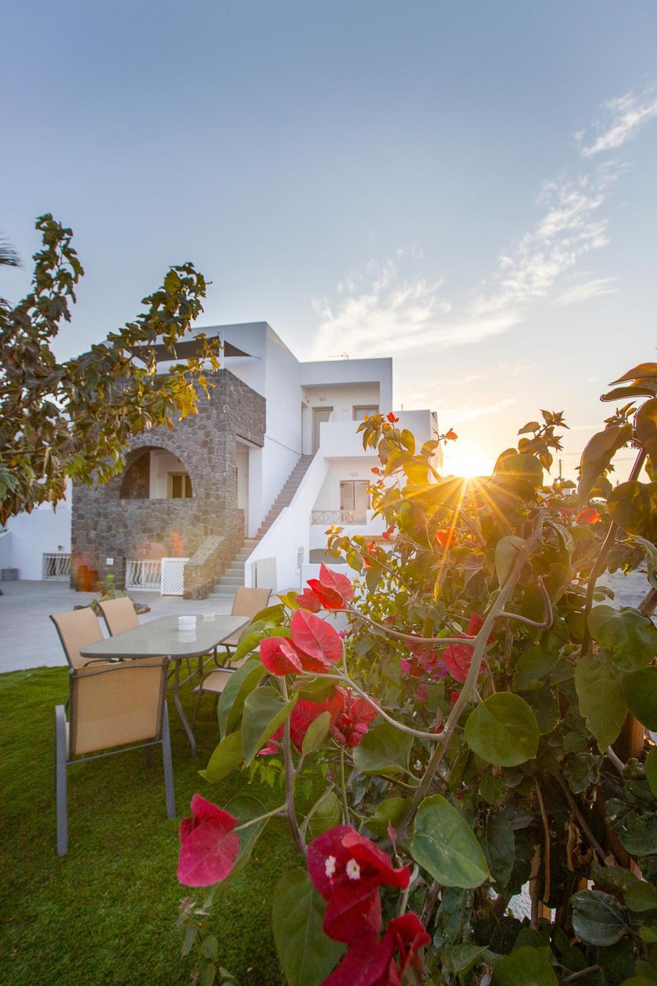 Santorini Villatzio Suites Мессария Экстерьер фото